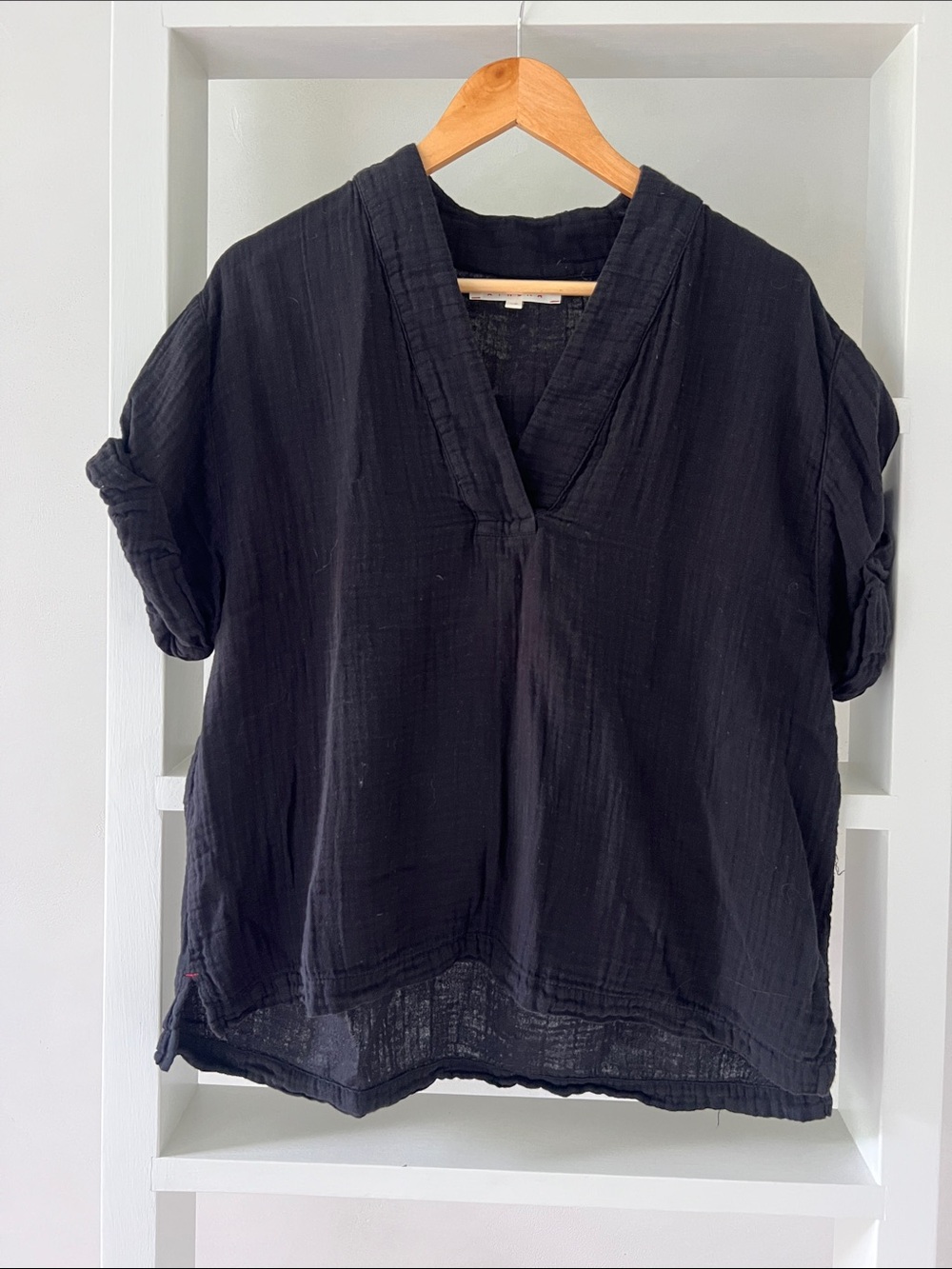 XiRENA Black V-Neck Gauze Short Sleeve Tunic